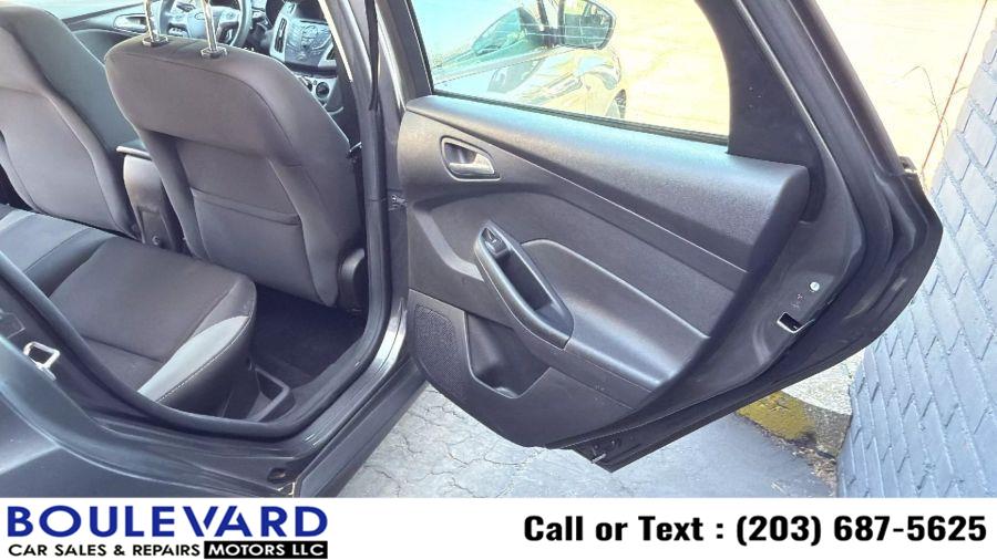 2012 Ford Focus SE photo
