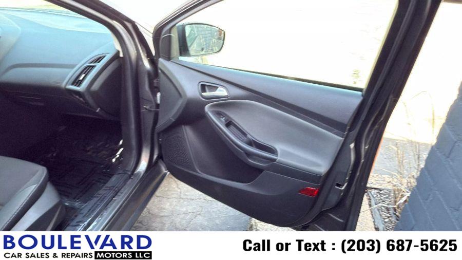 2012 Ford Focus SE photo