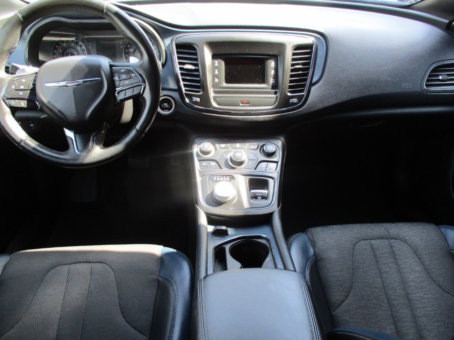2015 Chrysler 200 S photo