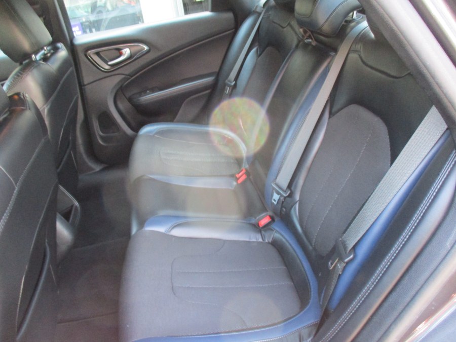 2015 Chrysler 200 S photo
