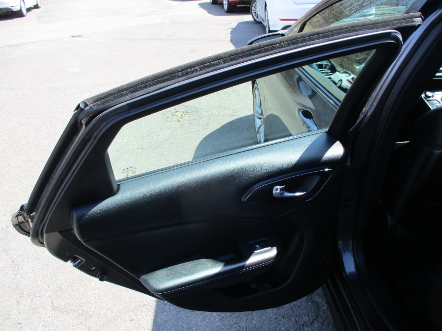 2015 Chrysler 200 S photo