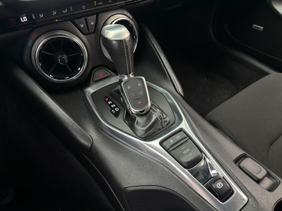 2017 Chevrolet Camaro 2dr Conv 1LT RS photo
