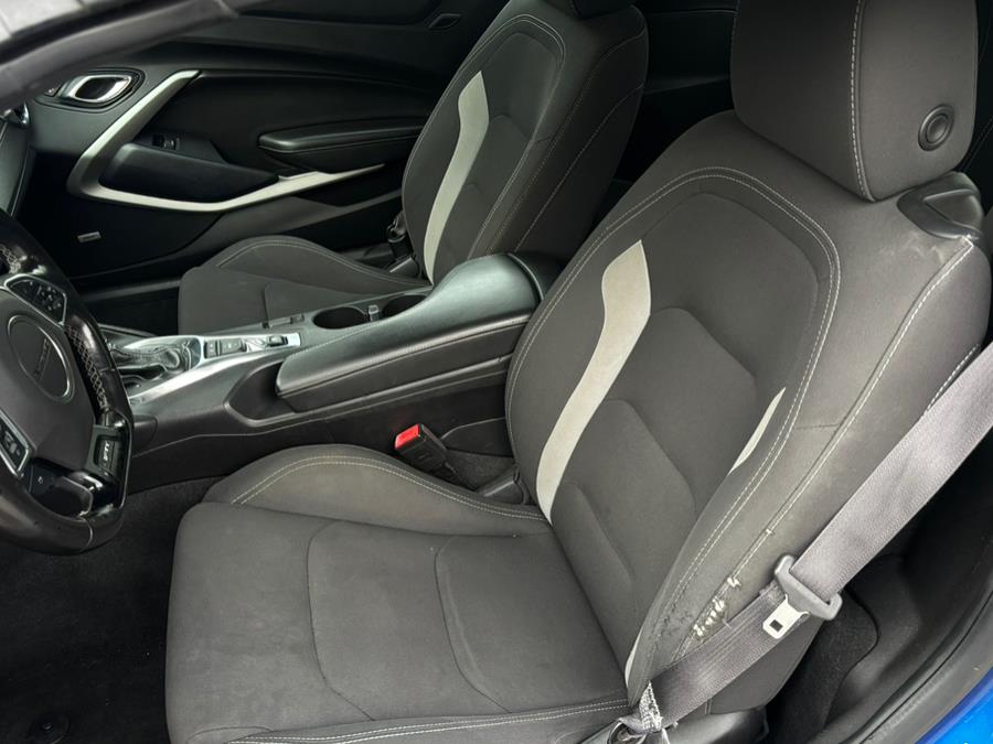 2017 Chevrolet Camaro 2dr Conv 1LT RS photo