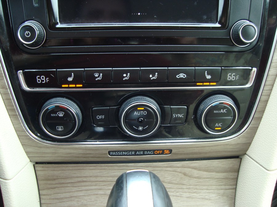 2016 Volkswagen Passat 4dr Sdn 1.8T Auto SE PZEV photo