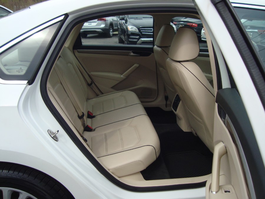 2016 Volkswagen Passat 4dr Sdn 1.8T Auto SE PZEV photo