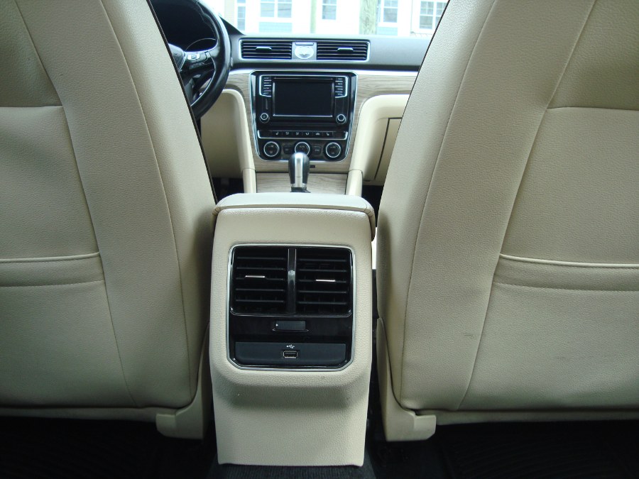 2016 Volkswagen Passat 4dr Sdn 1.8T Auto SE PZEV photo