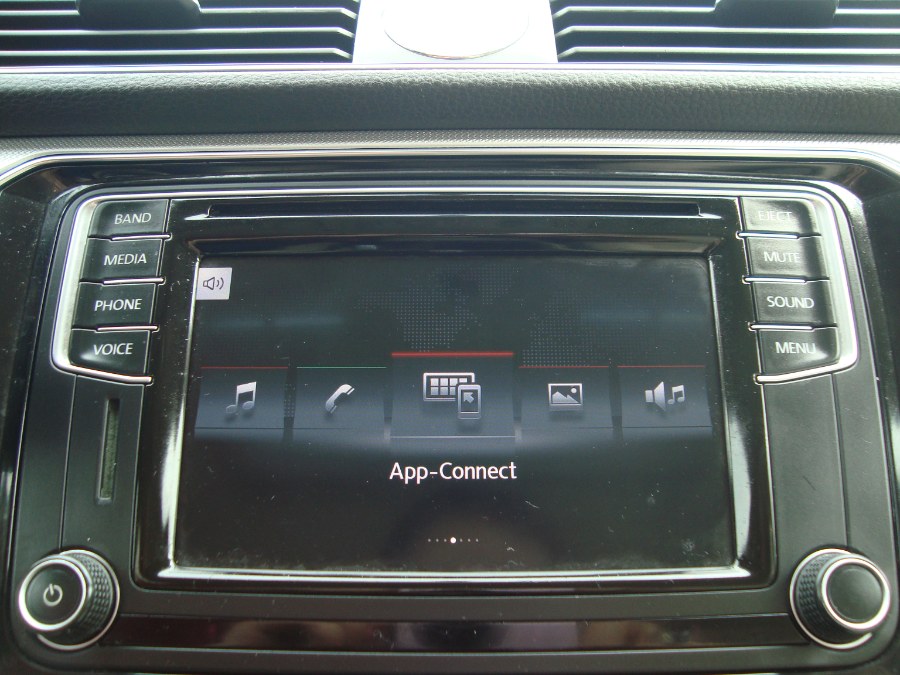 2016 Volkswagen Passat 4dr Sdn 1.8T Auto SE PZEV photo