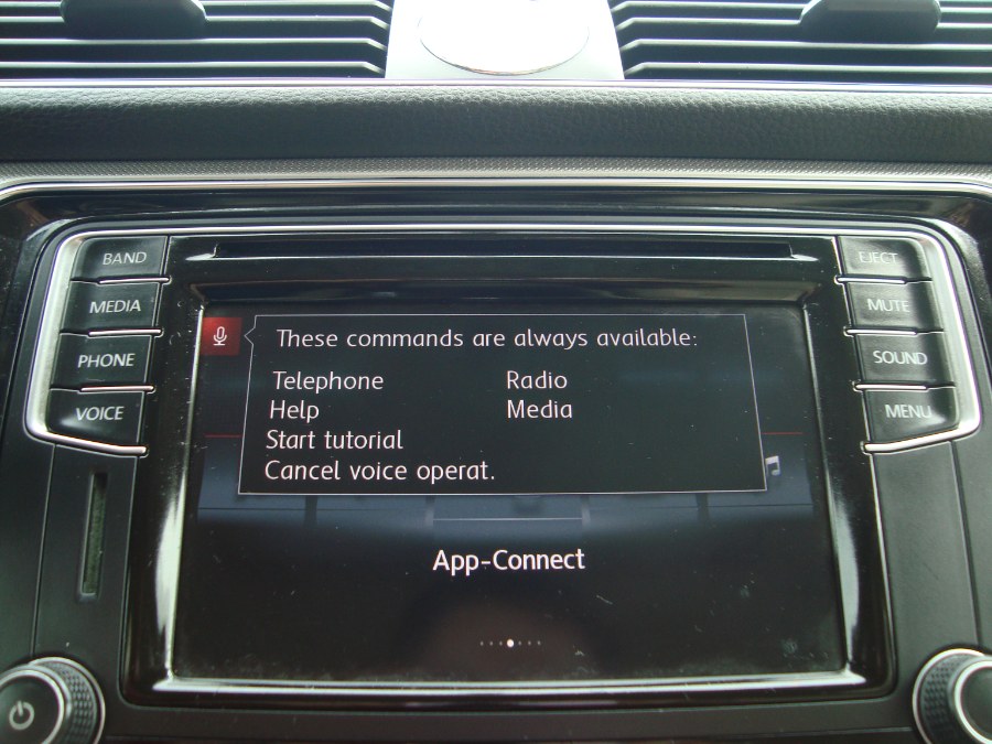 2016 Volkswagen Passat 4dr Sdn 1.8T Auto SE PZEV photo