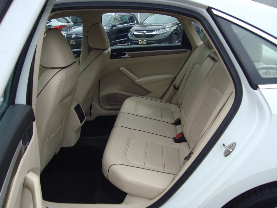 2016 Volkswagen Passat 4dr Sdn 1.8T Auto SE PZEV photo