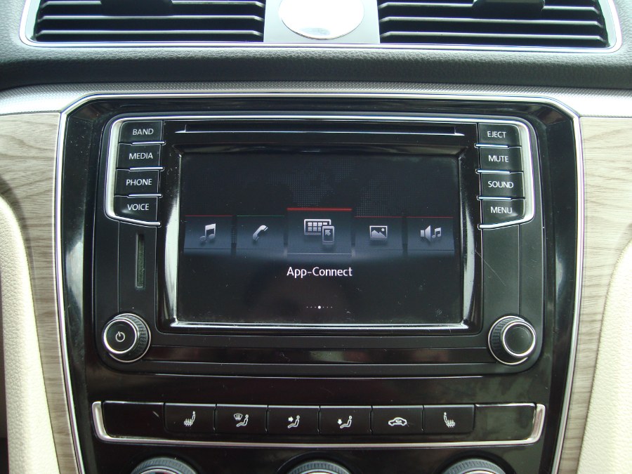 2016 Volkswagen Passat 4dr Sdn 1.8T Auto SE PZEV photo