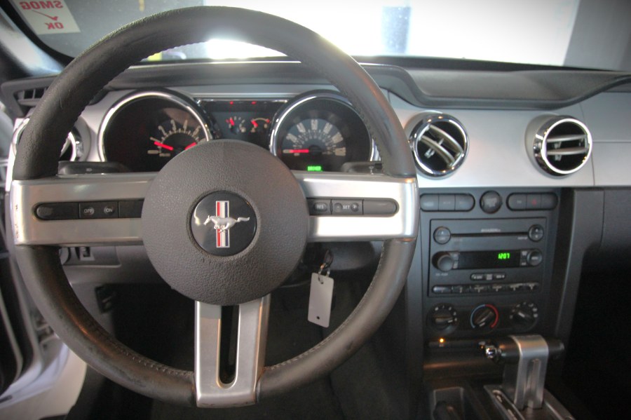 2007 Ford Mustang V6 Deluxe photo