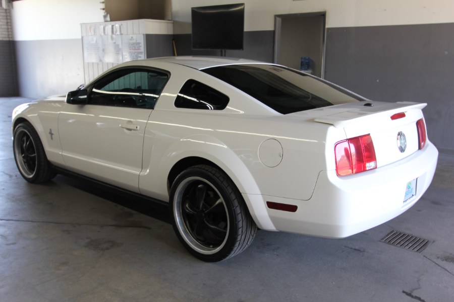 2007 Ford Mustang V6 Deluxe photo