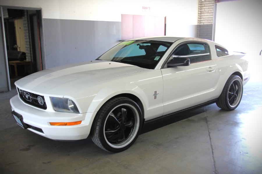 2007 Ford Mustang V6 Deluxe photo