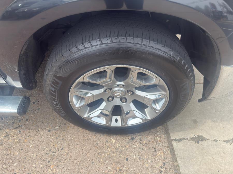2015 RAM 1500 4WD Crew Cab 140.5