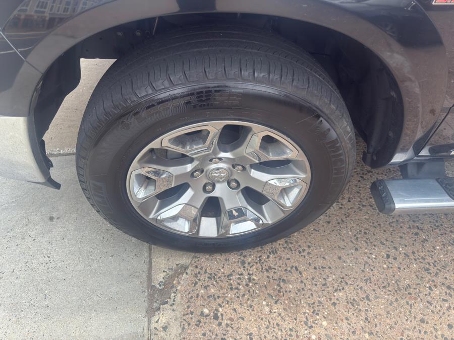 2015 RAM 1500 4WD Crew Cab 140.5