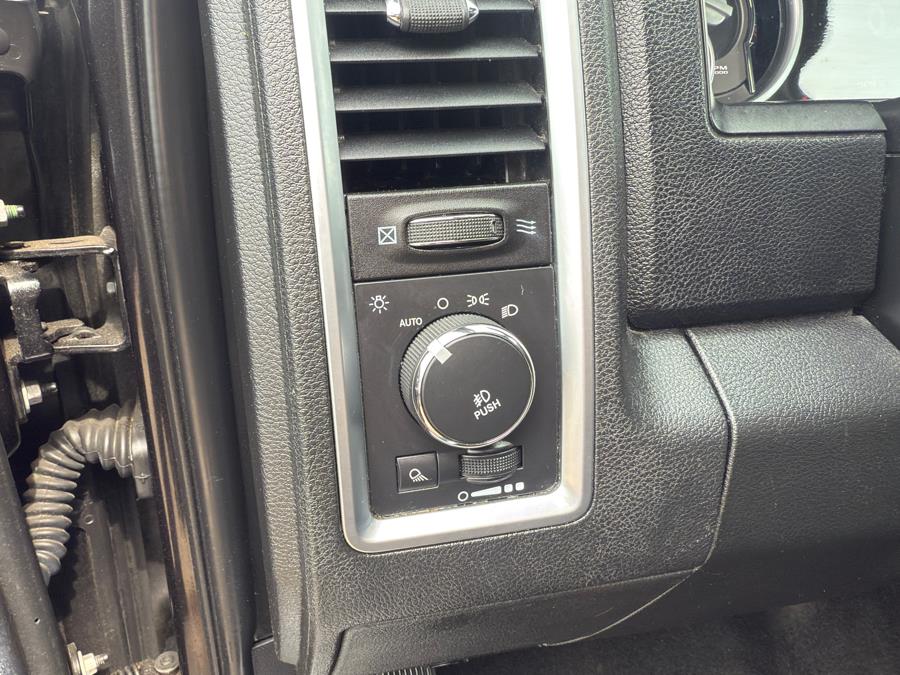 2015 RAM 1500 4WD Crew Cab 140.5
