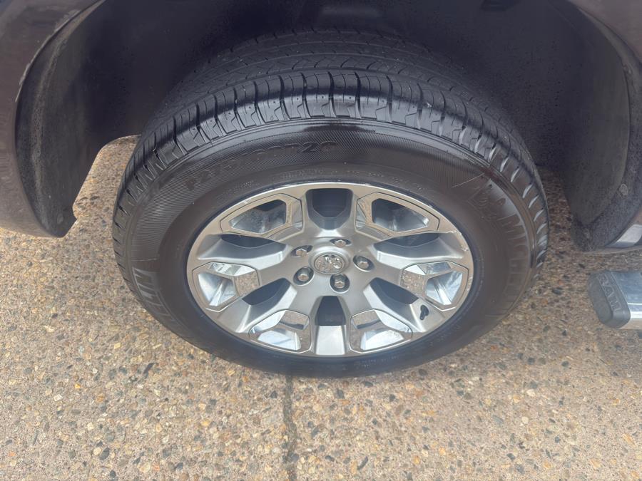 2015 RAM 1500 4WD Crew Cab 140.5