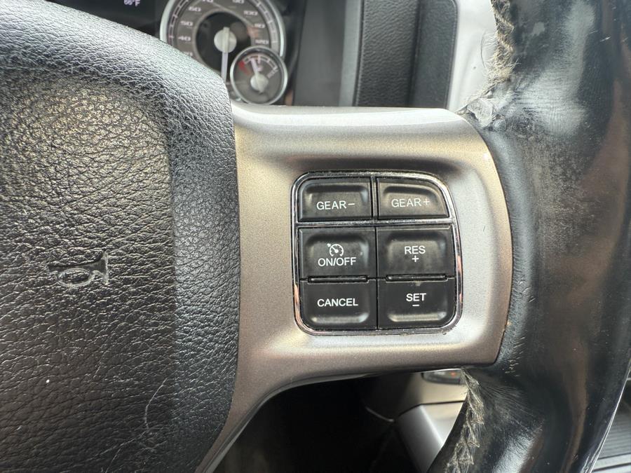 2015 RAM 1500 4WD Crew Cab 140.5