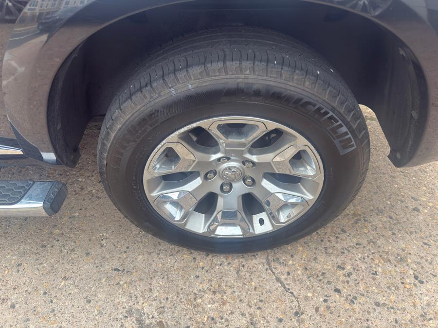 2015 RAM 1500 4WD Crew Cab 140.5
