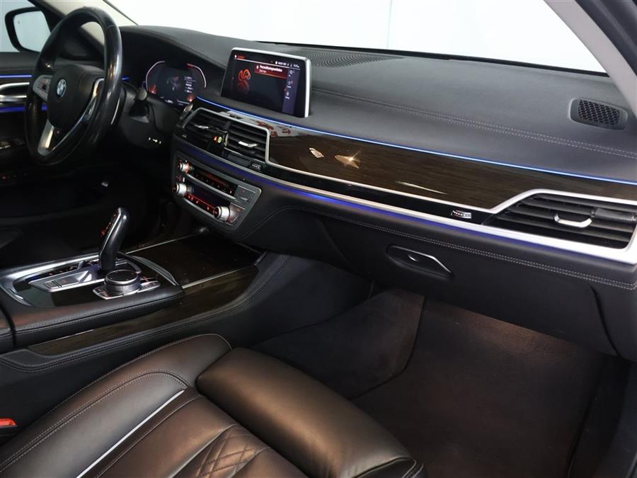 2020 BMW 7-Series 740 XI photo