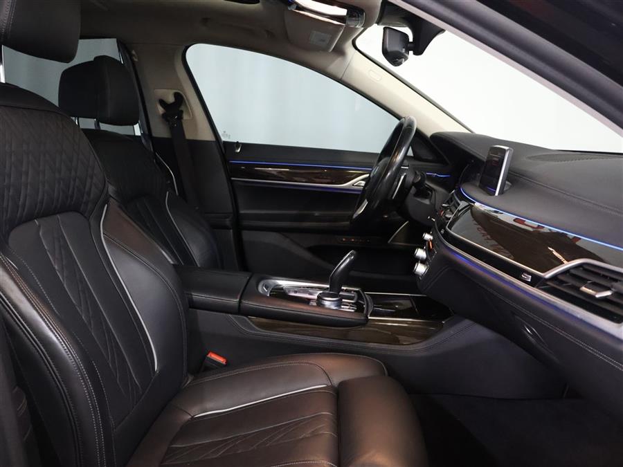 2020 BMW 7-Series 740 XI photo