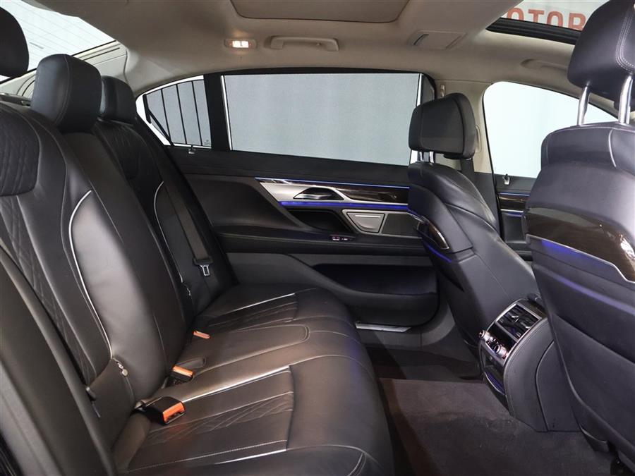 2020 BMW 7-Series 740 XI photo