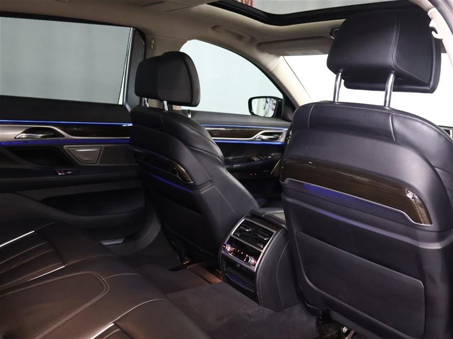 2020 BMW 7-Series 740 XI photo