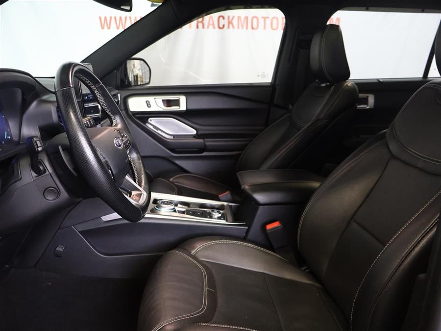 2020 Ford Explorer ST photo