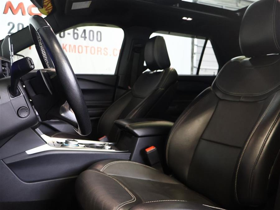 2020 Ford Explorer ST photo