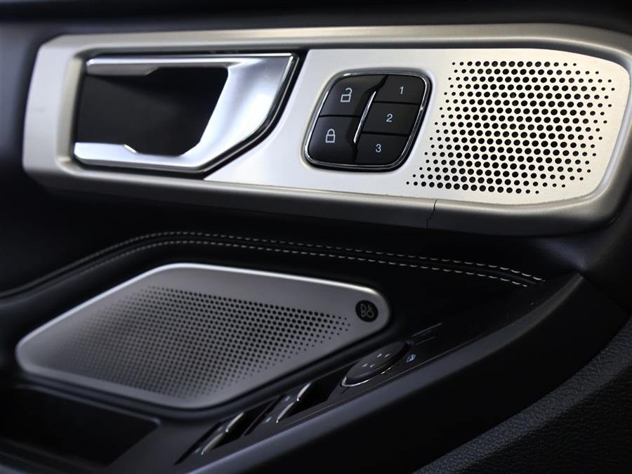 2020 Ford Explorer ST photo