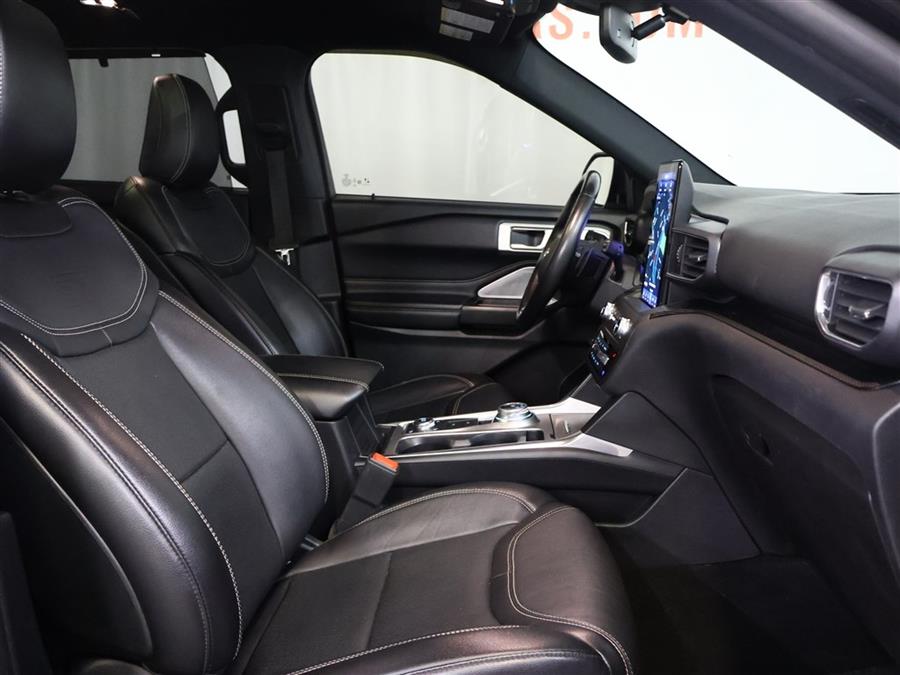 2020 Ford Explorer ST photo