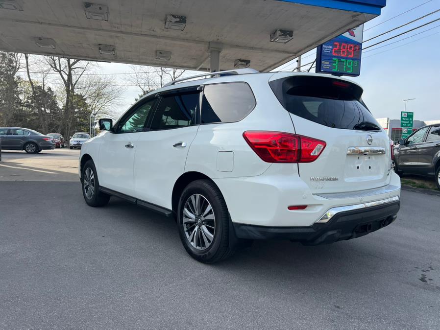 2017 Nissan Pathfinder 4x4 Platinum photo