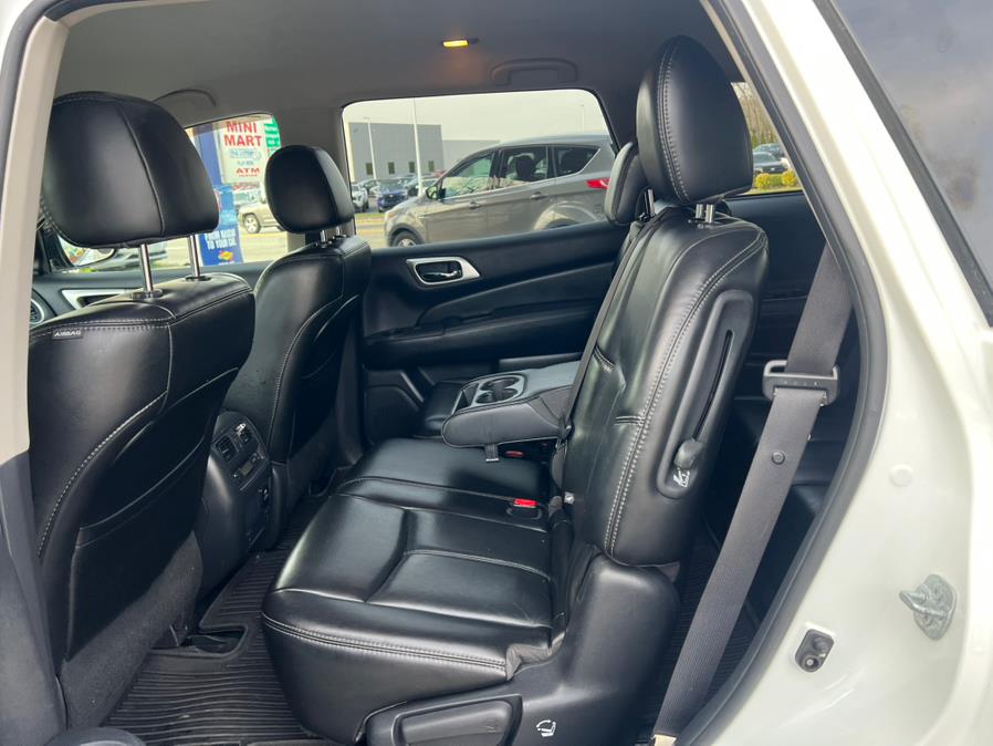 2017 Nissan Pathfinder 4x4 Platinum photo