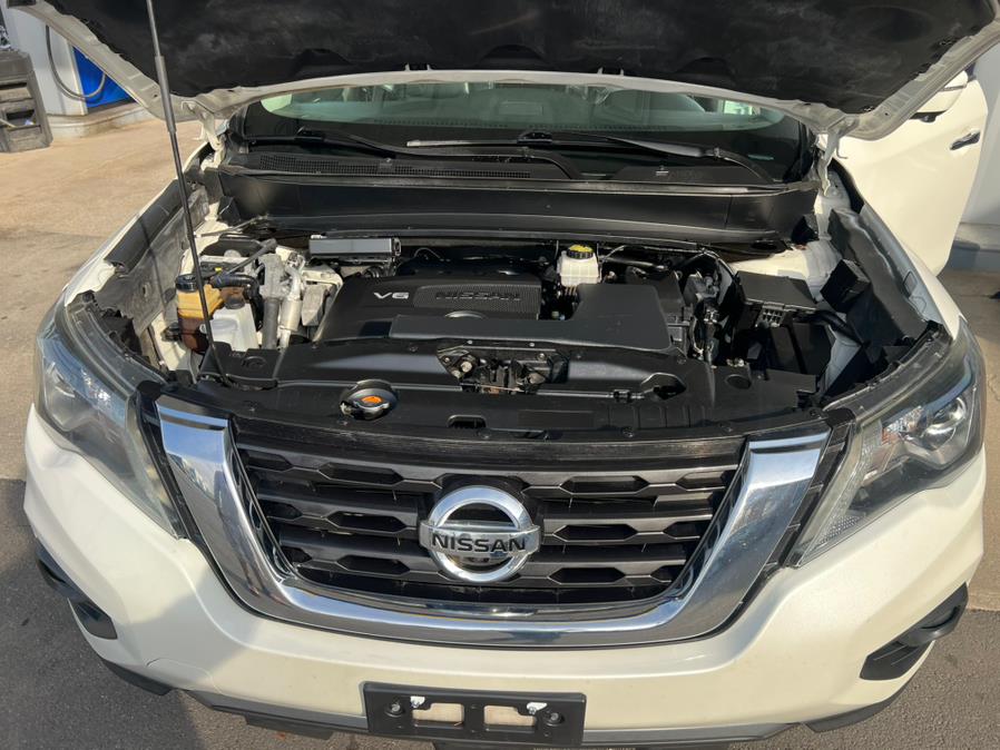 2017 Nissan Pathfinder 4x4 Platinum photo