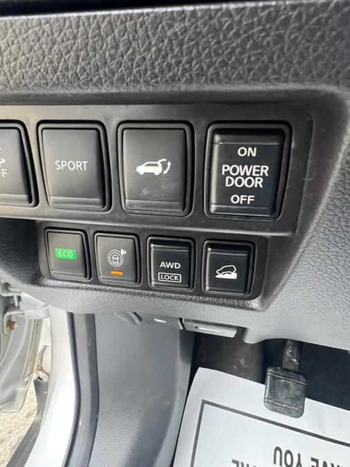 2017 Nissan Pathfinder 4x4 Platinum photo