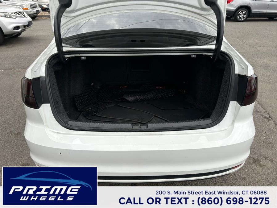 2015 Volkswagen Jetta Sedan 4dr Auto 2.0T GLI SEL PZEV photo