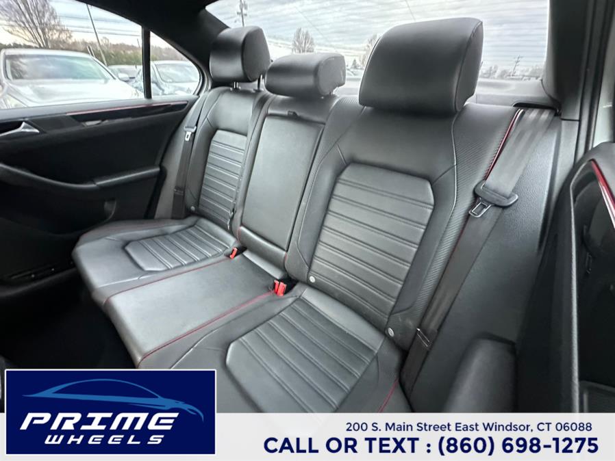 2015 Volkswagen Jetta Sedan 4dr Auto 2.0T GLI SEL PZEV photo