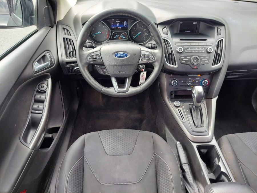 2016 Ford Focus 4dr Sdn SE photo