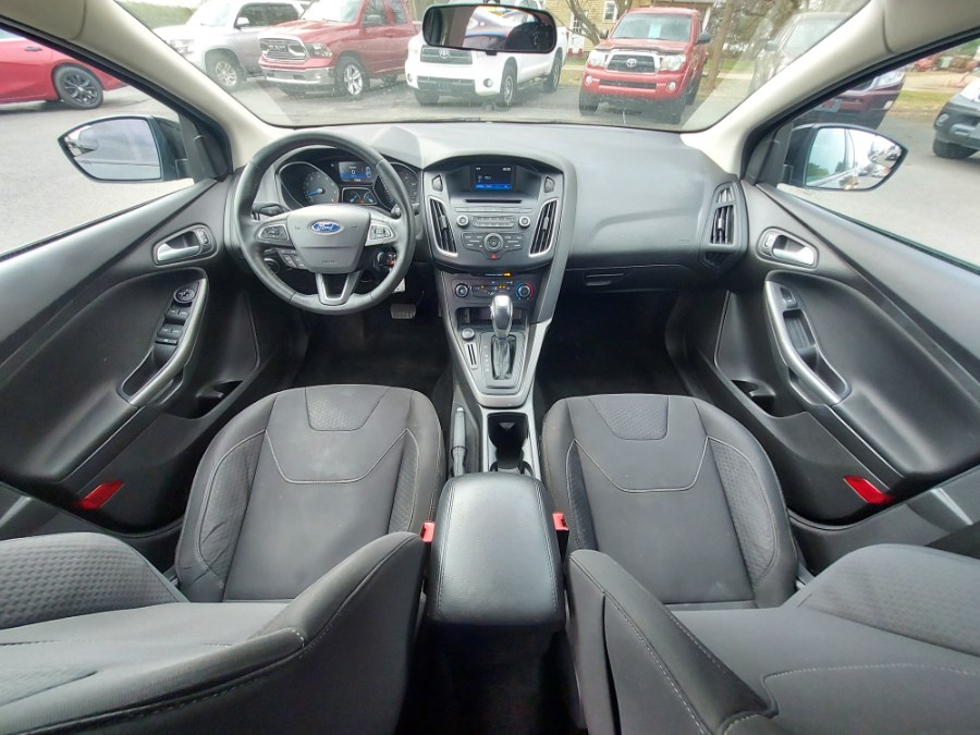2016 Ford Focus 4dr Sdn SE photo