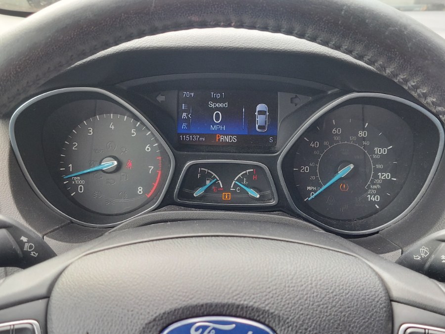 2016 Ford Focus 4dr Sdn SE photo