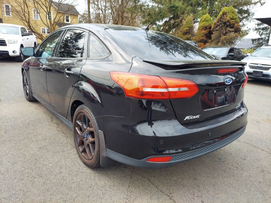 2016 Ford Focus 4dr Sdn SE photo