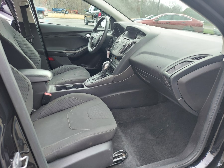 2016 Ford Focus 4dr Sdn SE photo