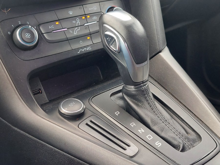 2016 Ford Focus 4dr Sdn SE photo