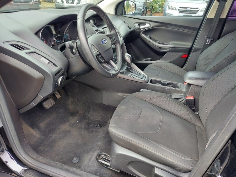 2016 Ford Focus 4dr Sdn SE photo