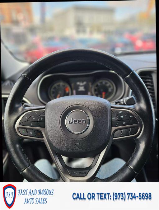 2020 Jeep Cherokee Latitude Plus Sport Utility 4D photo