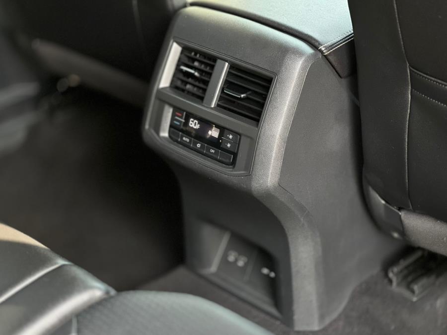 2021 Volkswagen Atlas 3.6L V6 SE w/Technology 4MOTIO photo