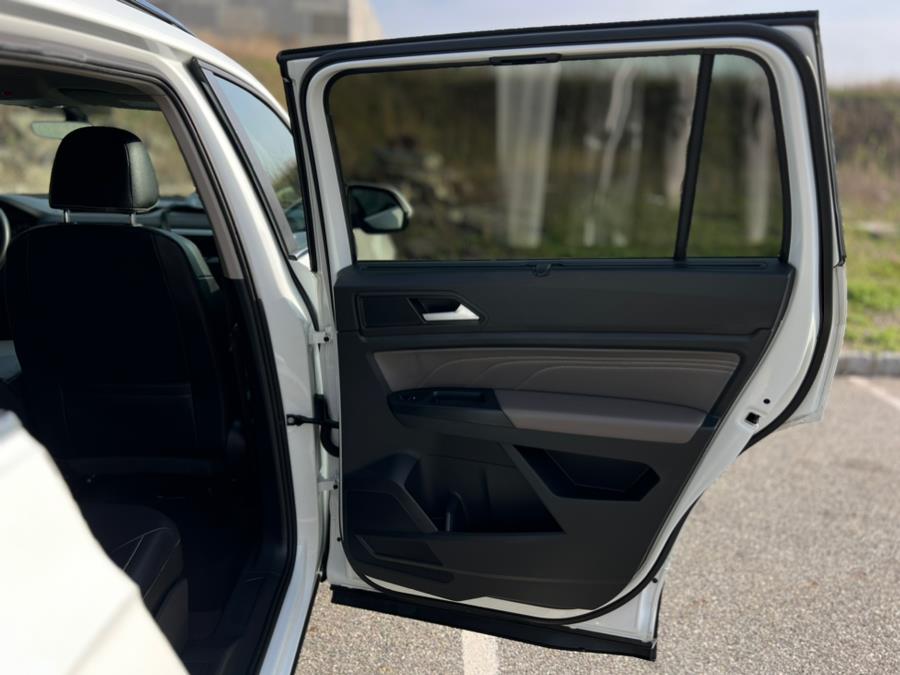 2021 Volkswagen Atlas 3.6L V6 SE w/Technology 4MOTIO photo