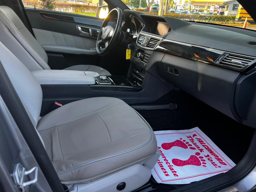 2011 Mercedes-Benz E-Class E350 Luxury photo