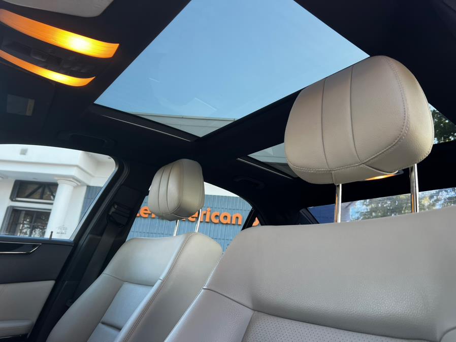 2011 Mercedes-Benz E-Class E350 Luxury photo