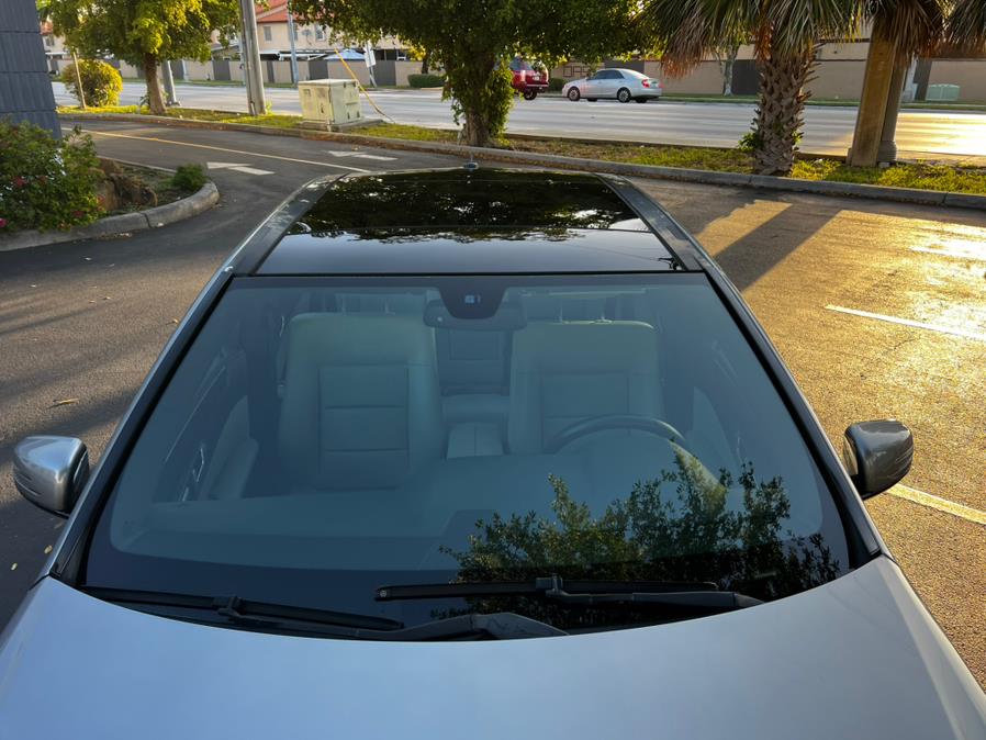 2011 Mercedes-Benz E-Class E350 Luxury photo